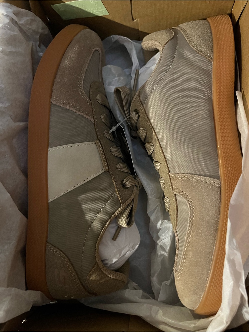 Skechers Streetwear Men’s 7.5 Tan Gum Sole Sneakers New in Box